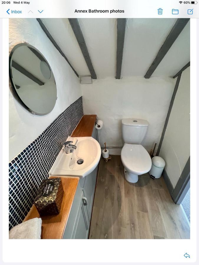 Bed and Breakfast Hares Hideaway At Coed Moelfa Корвэн Экстерьер фото